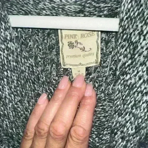 Pink Rose cowl neck‎ short sleeve sweater. - Picture 3 of 3